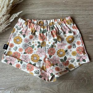 Short bloemen gebroken wit