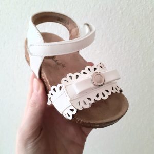 Sandaaltje roze of wit