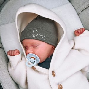 Babymutsje leger groen met naam