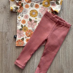 Set shirt bloemen gebroken wit en legging brede rib roze